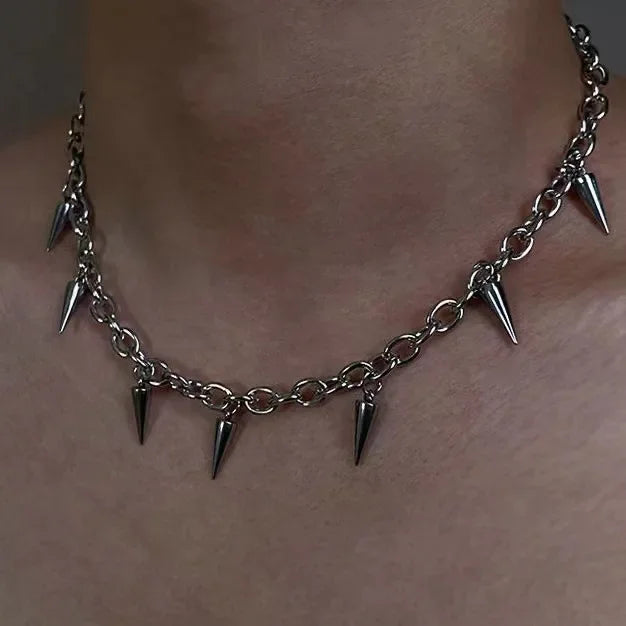 Collier A Pointe Gothique